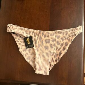 Skatie. Cheryl bottom in Tarzana. Size XL. NWT.